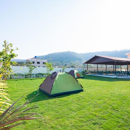 Eden Garden Villa Алибаг Екстериор снимка