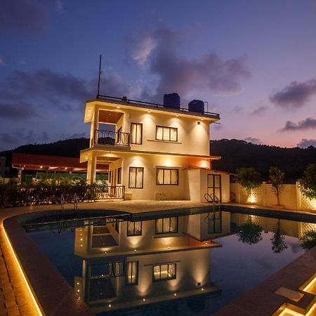 Eden Garden Villa Алибаг Екстериор снимка