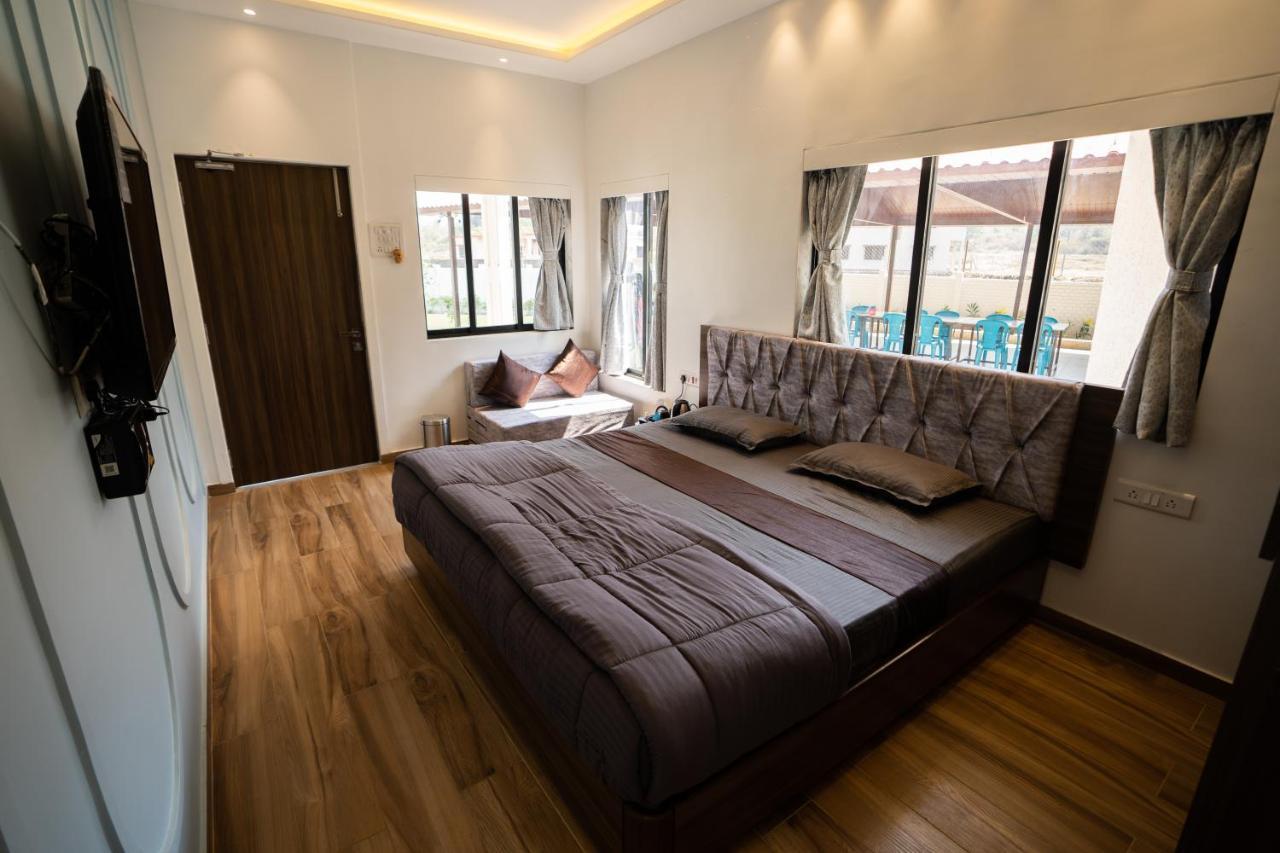 Eden Garden Villa Алибаг Екстериор снимка