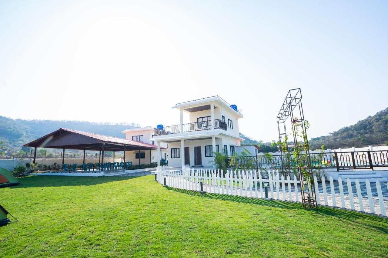 Eden Garden Villa Алибаг Екстериор снимка