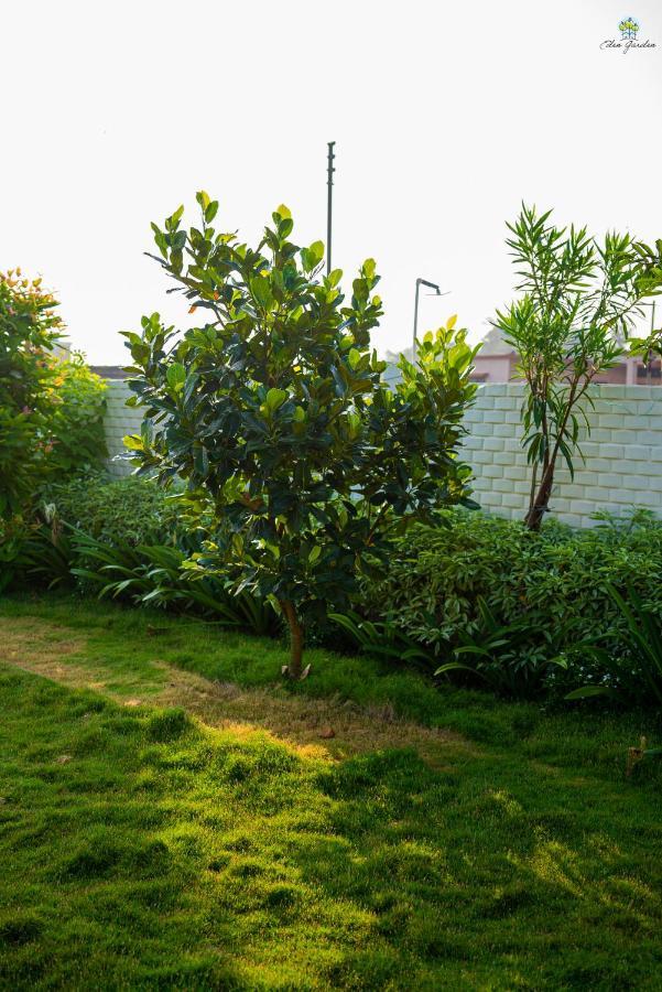 Eden Garden Villa Алибаг Екстериор снимка
